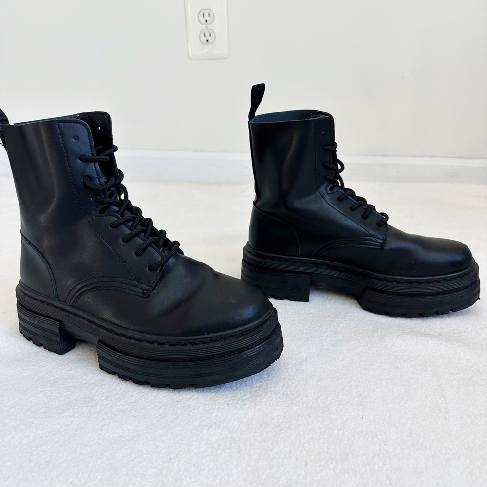 Forever 21 Women’s Black Faux Leather Lug Platform Combat Granny Boots, size 8 - Picture 2 of 16
